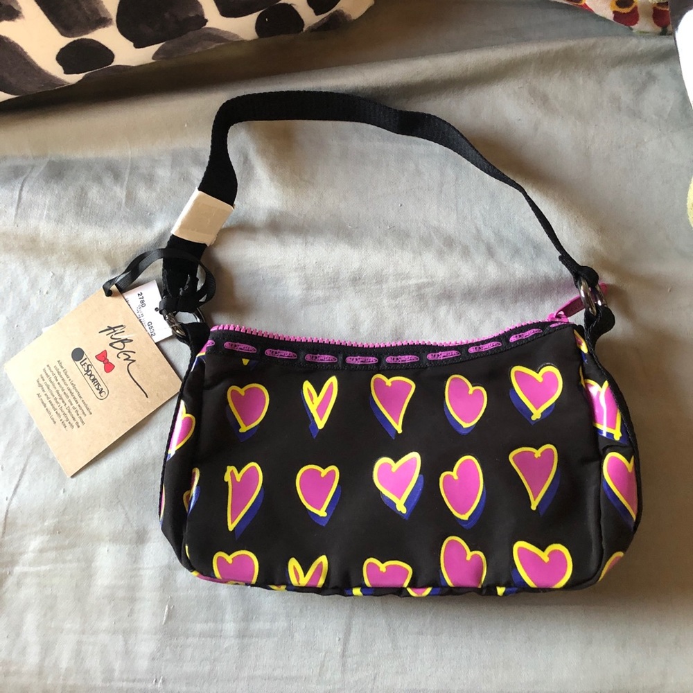 Le Sportsac purse NWT deluxe Lulu the hearts